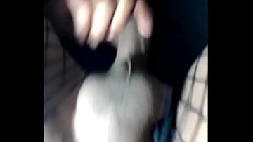 Llenando mi apretado transexual con juguetes