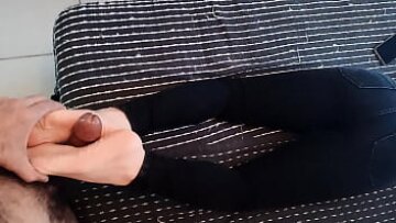 El exquisito footjob de Sofee: Cum Shot Delight (Parte 1)