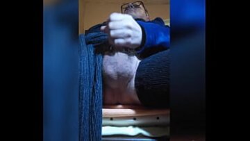 ¡El amigo filipino hambriento de cum ruega más! – Masturbación madura