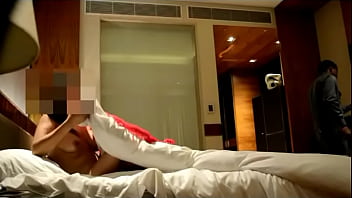 Porno con estudiante de succión en la habitación del hotel
